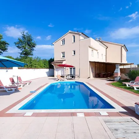 Gruppenferienhaus August * Cere