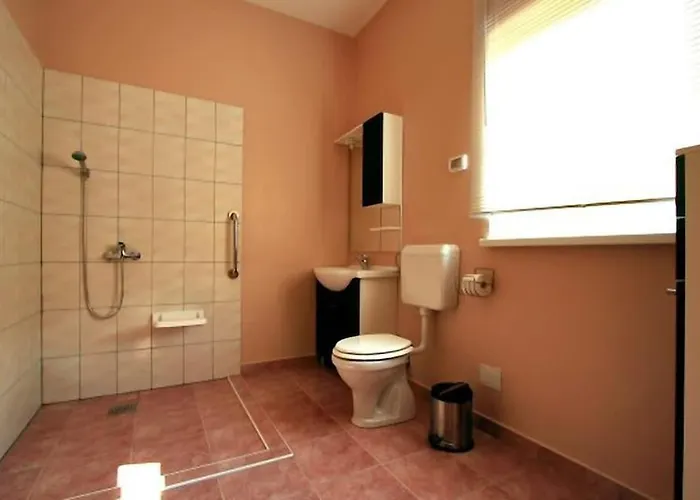 Vikendica Gruppenferienhaus August Cere