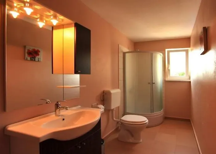 Vikendica Gruppenferienhaus August Cere