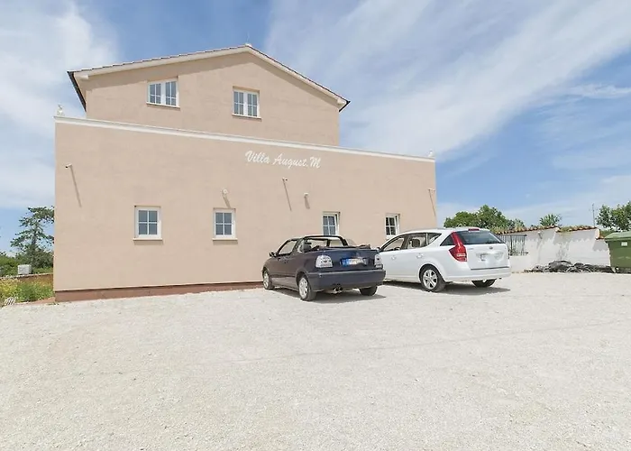 Vikendica Gruppenferienhaus August