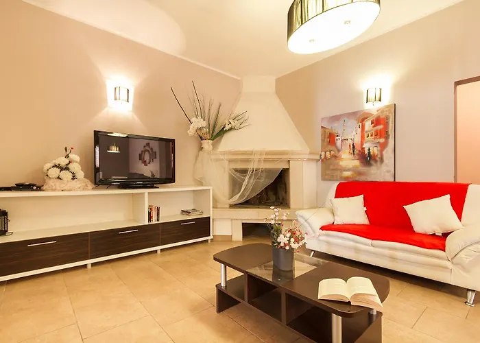 Vikendica Gruppenferienhaus August Cere